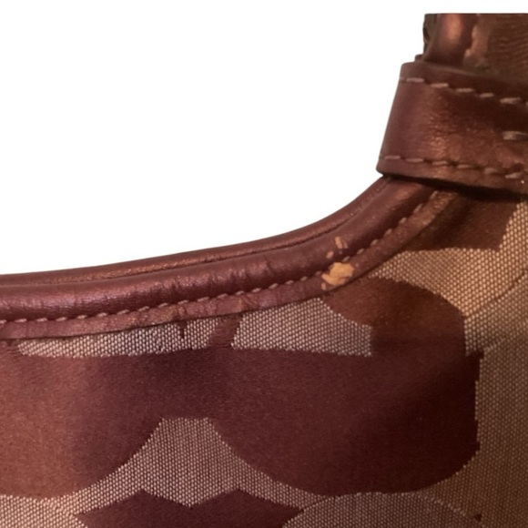 Coach Signature Crossbody purse with adjustable straps - Burgundy - Picture 2 of 3